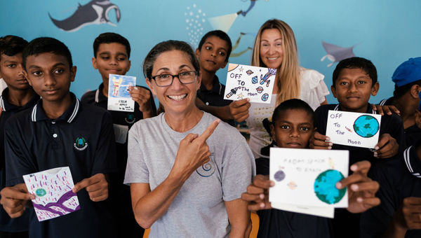 Astronaut Nicole Stott conducting art classes with the children participating in space camp. Astronaut Nicole Stott conducting art classes with the children participating in space camp.